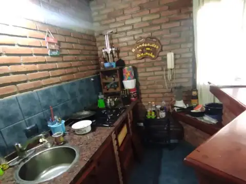 Casa 8 ambientes con 3 baños