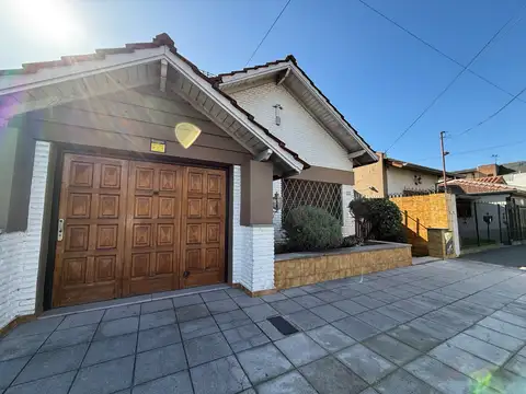 CASA 5 AMBIENTES EN VENTA EN HAEDO NORTE - BARRIO GUEMES