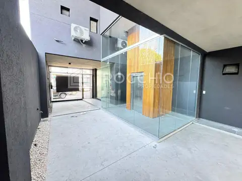 Esmeralda 7181. Entre Washington y Roldan