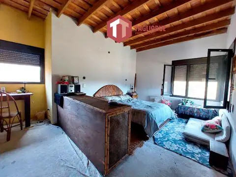 Amplia Casa en Solares