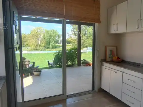 Casa en venta al agua de 5 ambientes en Canton Norte