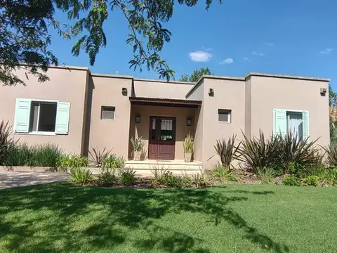 Casa en venta al agua de 5 ambientes en Canton Norte