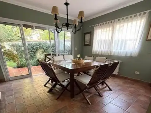Casa 6 ambientes con 3 baños