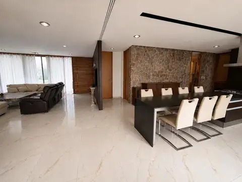 Venta Casa Quinta con Pileta en Barrio Cerrado Fincas de San Vicente