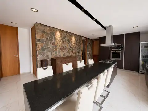 Casa 5 ambientes con 6 baños