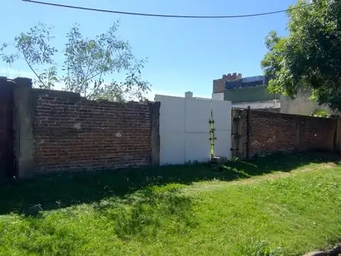 LOTE DE TERRENO DOBLE FRENTE. 17,32M X 38,46M. SUPERFICIE TOTAL 666M2.