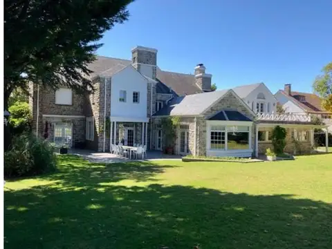 Importante Chalet sobre varios terrenos casi 1000m2. cub