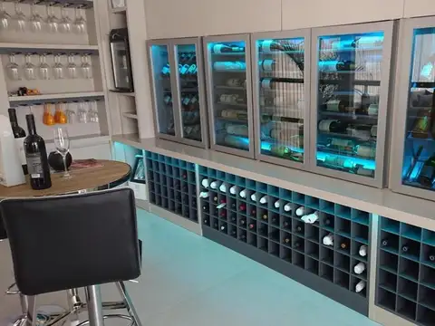 Casa en Venta con 3 cocheras