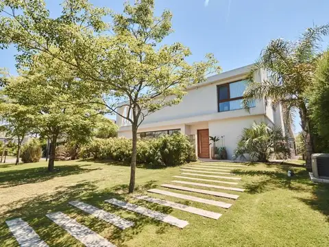 Impecable Casa En El Golf, Nordelta