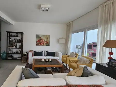 Casa en  alquiler temporal en Barrio Santa Bárbara toda en planta baja del 30 dic al 31 ene 27