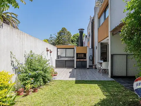 Casa en Venta con 2 cocheras