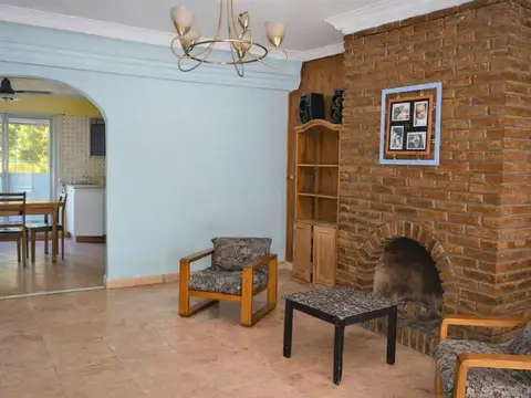 Casa en Venta con 3 cocheras