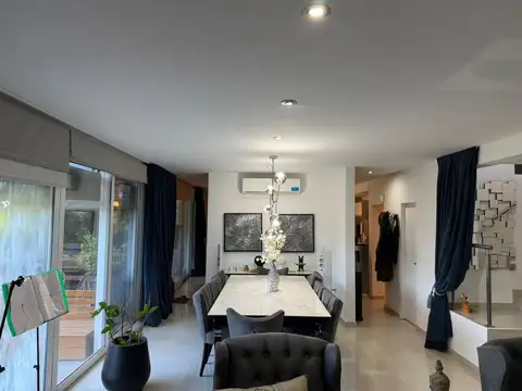 Casa 7 ambientes con 3 baños