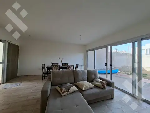 Depto Tipo Casa en Venta en Centenario, USD 150.000