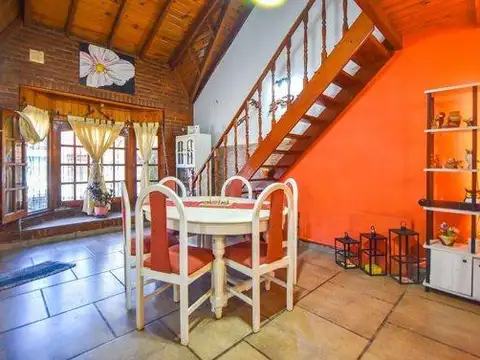Venta casa multifamiliar 6 ambientes en Moron sur.