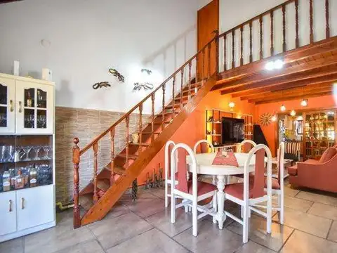 Casa 6 ambientes con 3 baños