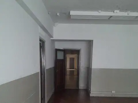Edificio en Alquiler 2.400 m² - Ideal Institución Educativa o Comercial - B. Mitre y Esmeralda