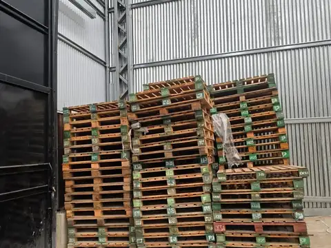 Galpon de 2120 m2 cubiertos en galponera con seguridad