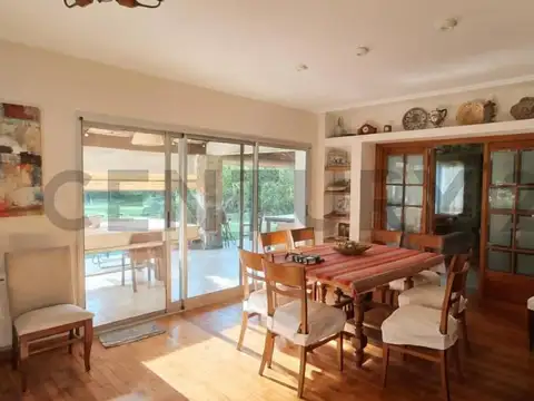 Casa en Venta en Chacra Escondida, USD 430.000