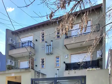 Departamento 2 ambientes, Planta baja con patio y cochera