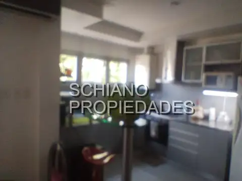 DEPARTAMENTO DE TRES AMBIENTES CON COCHERA CUBIERTA EN QUILMES CENTRO. NUEVO PRECIO CONSULTE.