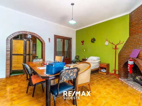 Casa 4 ambientes con 2 baños