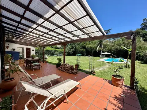 Casa en Venta con 2 cocheras