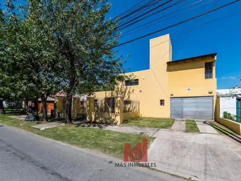 Hermosa Casa con Pileta en VENTA en B° Granja de Funes