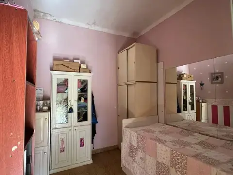 CASA EN MUY BUENA UBICACION Y AMBIENTES AMPLIOS