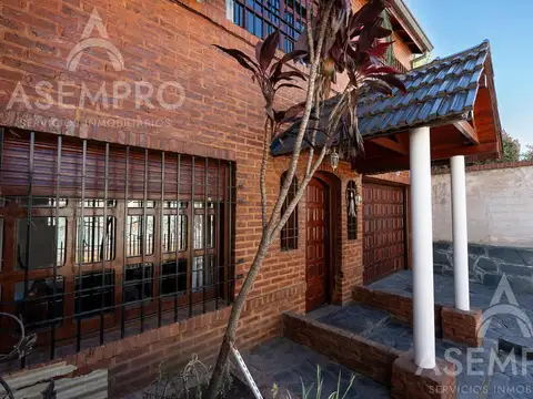 Casa 5 ambientes con 4 baños