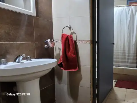 Casa 6 ambientes con 1 baño
