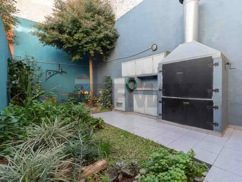 VENTA TRIPLEX 5 AMB C/COCHERA JARDIN VILLA MITRE