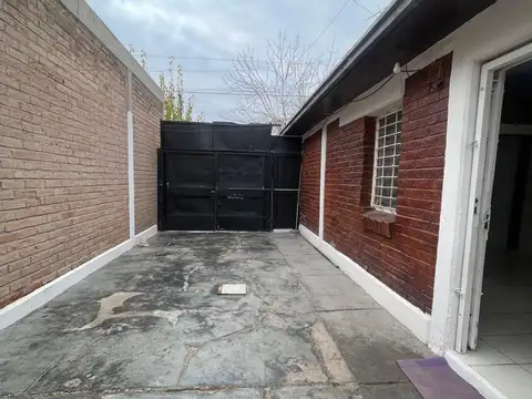 REMAX VENDE CASA EN Bº CAPILLA DE NIEVE GUAYMALLEN