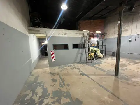 PEQUEÑO GALPON DE 60M2  IDEAL PARA DEPOSITO.