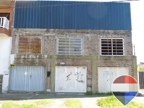 VENTA LOCAL + Depto Coch DEPOSITO  Parque PILETA