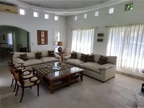 Casa en Alquiler Temporal con 2 cocheras