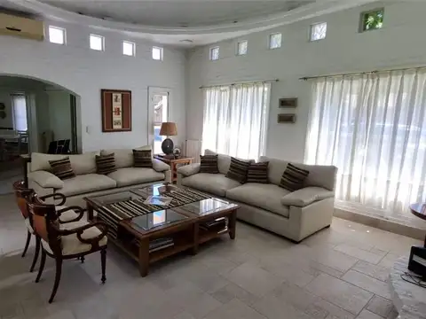 Casa en Alquiler Temporal con 2 cocheras
