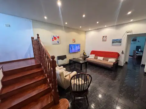 Casa 5 ambientes con 2 baños
