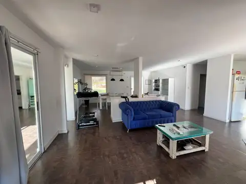 Casa en Venta con 4 cocheras