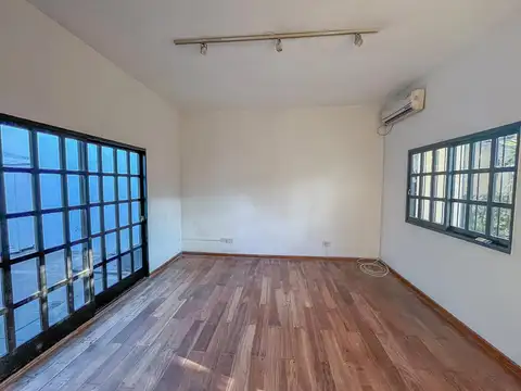 Casa en Alquiler con 1 cochera