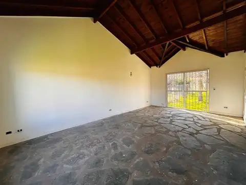 Casa 4 ambientes con 1 baño