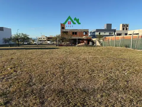 Terreno en venta en Colinas de Manantiales – 330 m² apto dúplex con excelente ubicación