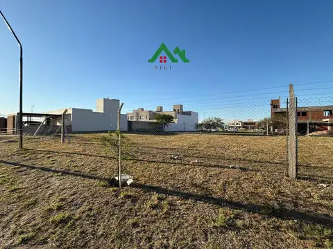 Terreno en venta en Colinas de Manantiales – 330 m² apto dúplex con excelente ubicación
