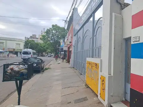 VENTA LOCAL MAS DEPTO DOS DORMITORIOS CENTRO