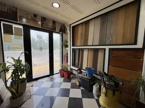 Local en Venta sobre Av. 532 en La Plata