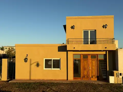 Casa a estrenar en venta en barrio Las Lomadas