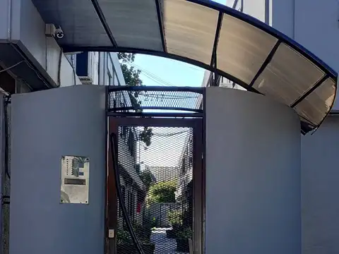 PH de 4 ambientes en condominio. Con renta