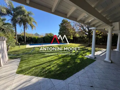 Casa en Alquiler con 2 cocheras