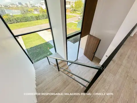 Casa 5 ambientes con 4 baños