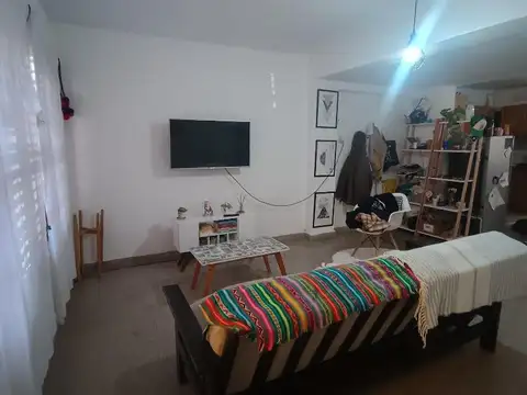 VENTA DE CASA TRES DORMITORIOS Y LOCAL COMERCIAL REP. SEXTA